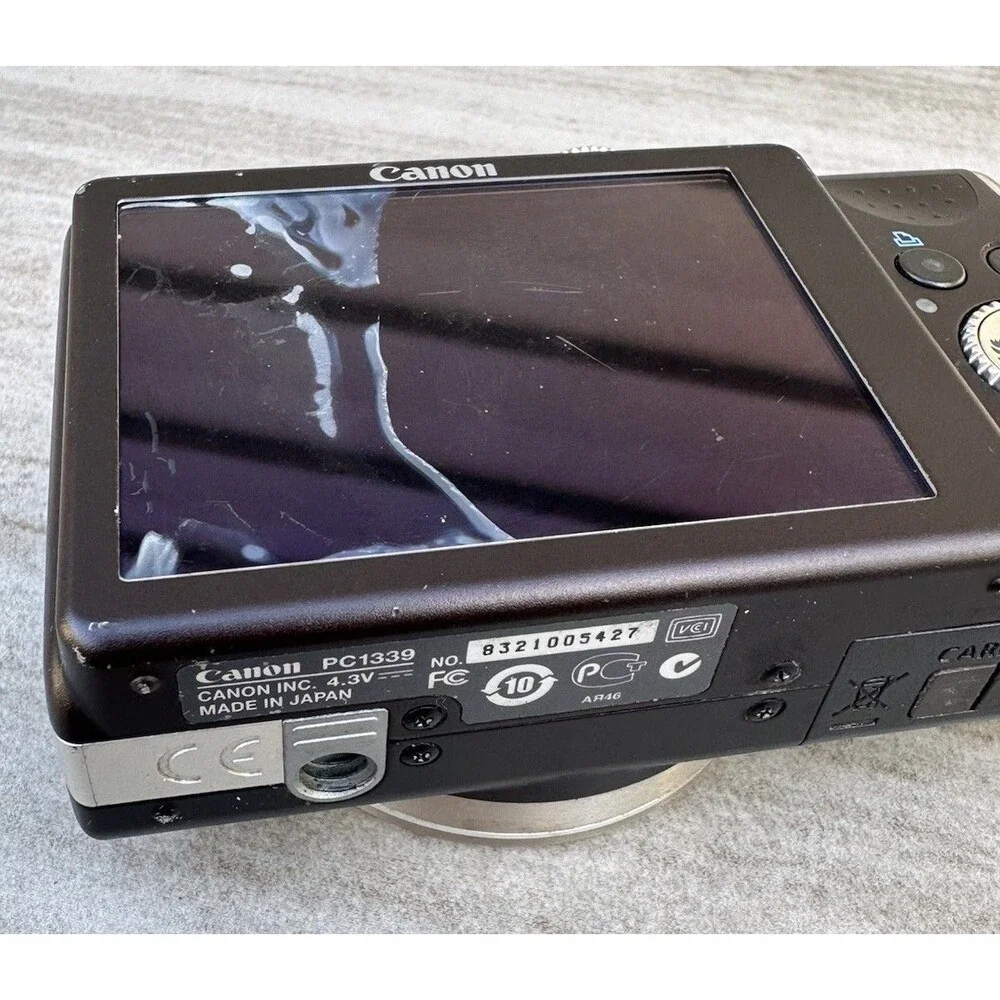 Canon PowerShot SX200 IS 12x Optical Zoom 12.1MP Black W Charger Screen Damage